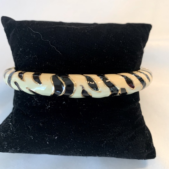 Kenneth J. Lane Enamel Hinged Bangle Bracelet Zebra Print - Picture 8 of 8